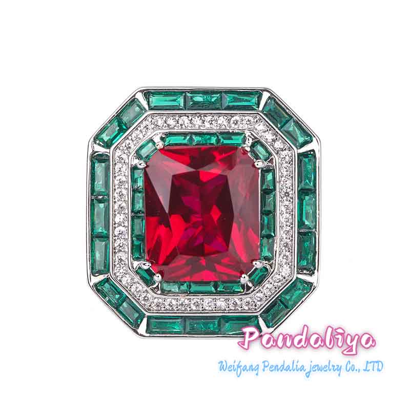 18k gold-plated exquisite ring, complemented by both red garnet and emerald, showcasing a unique design that epitomizes a sense of fashion, exuding charming radiance!