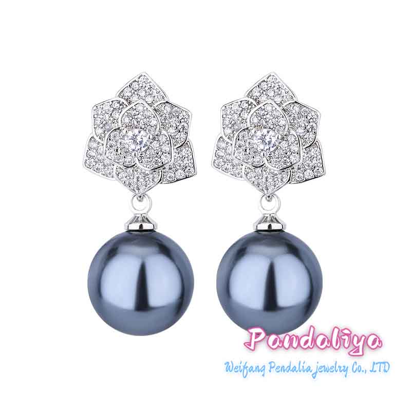 Dazzling: Pearl earrings from the Camellia series, available in two colors, showcasing your unique charm and radiating a dazzling style!