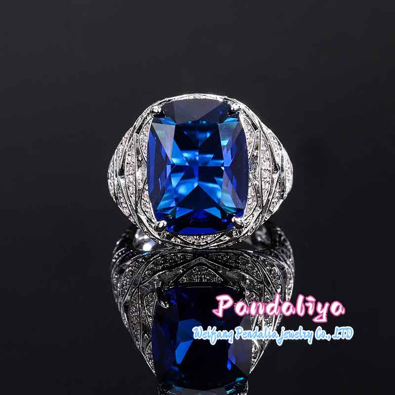 Red and Blue Gemstone Ring, with unique hollow craftsmanship, showcases the dazzling charm of extraordinary gemstones, stunning and captivating, displaying unique charisma.