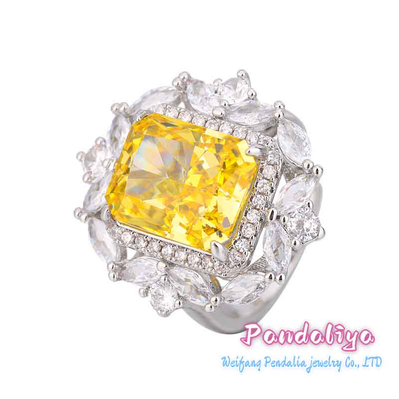 Classic design yellow diamond set, precious and rare, presenting a noble treat, showcasing your exquisite taste!