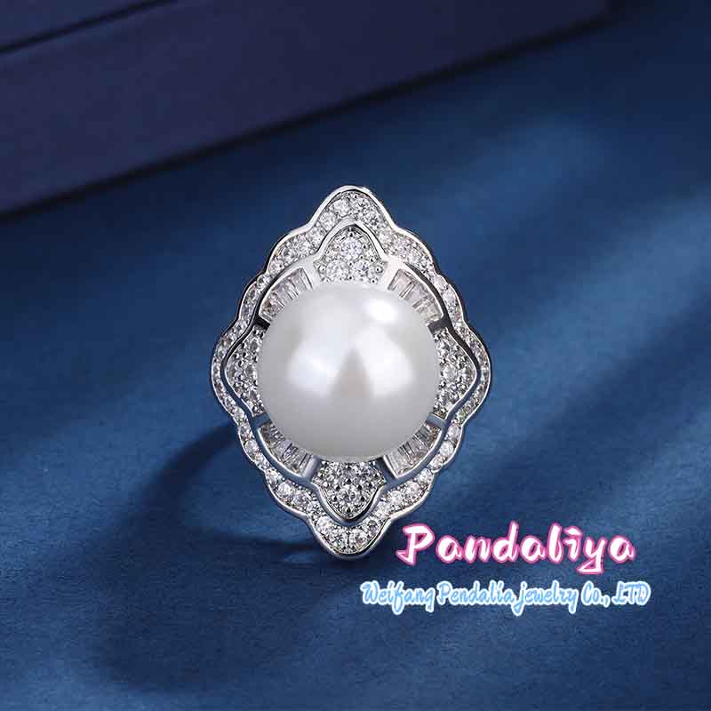 New Pearl Ring, Set with Diamonds, Full of Elegance, Dreamy and Enchanting, Exudes Charming Charisma, Achieving Unique Style.