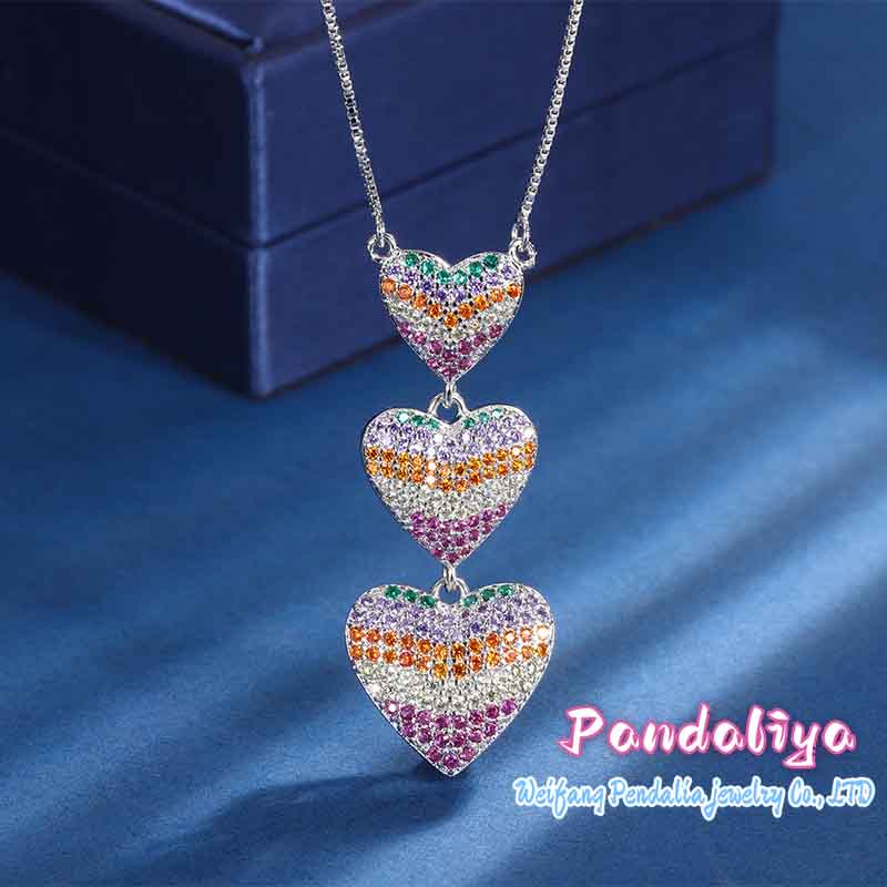 Colorful diamond heart-shaped set: Luxurious heart-shaped design, exquisite colorful diamond inlay, showcasing noble temperament, the choice of exquisite craftsmanship.