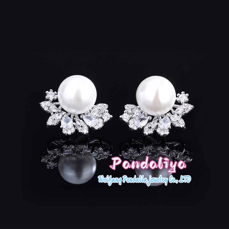 Shining Debut! New Pearl Stud Earrings with Diamonds, Elevating Your Elegance!