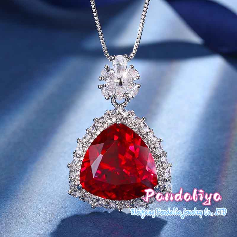 High-end Red Jasper Set, Triangle Design, Noble Charm, Dazzling and Eye-catching, Emitting a Noble Aura, Making You the Center of Attention in the Spotlight!