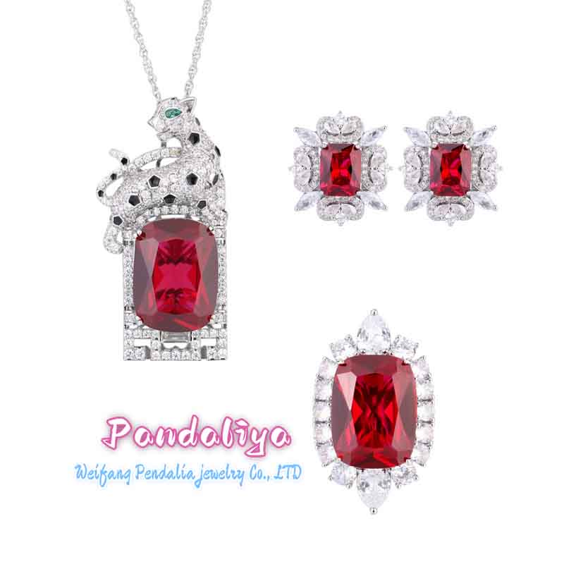 Vintage red ruby set with leopard design, showcasing unique taste! Suitable for various occasions, displaying charming elegance! Get yours now and become the center of attention!