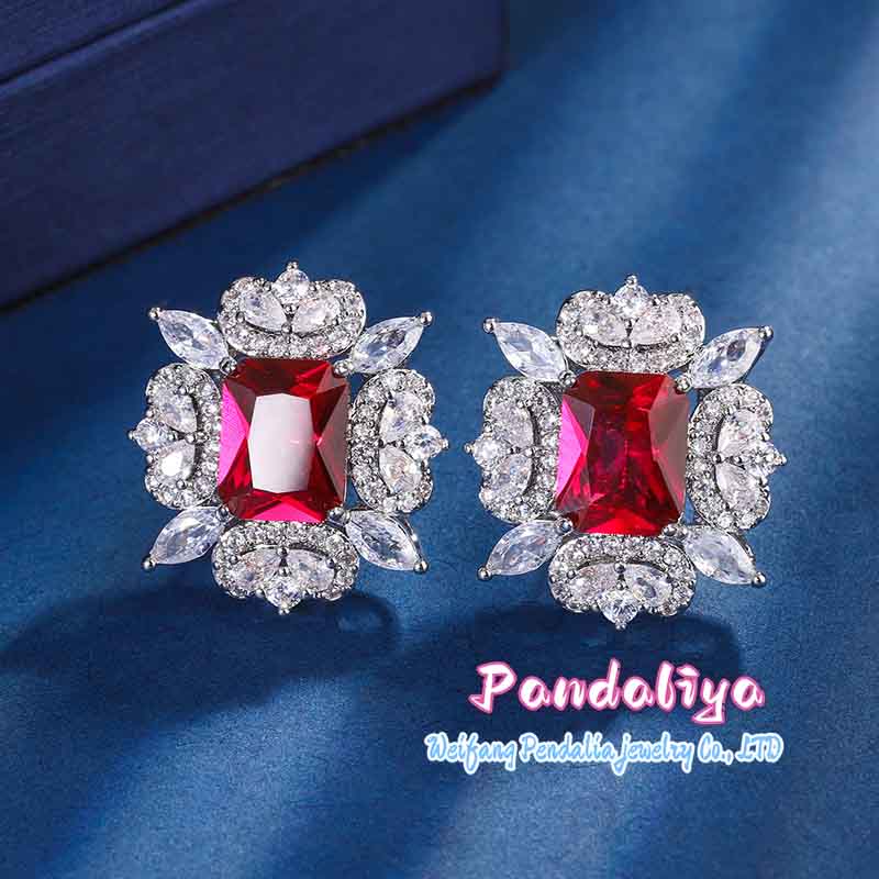 Vintage red ruby set with leopard design, showcasing unique taste! Suitable for various occasions, displaying charming elegance! Get yours now and become the center of attention!