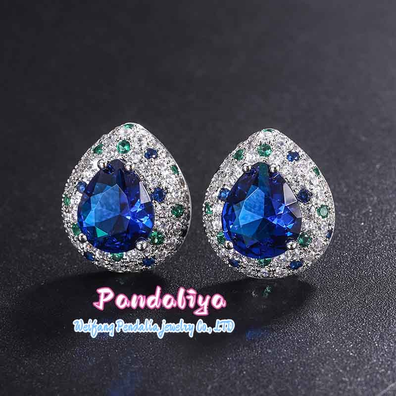 Elegant Tanzanite Set, paired with multicolored diamonds, exudes charming radiance, showcasing a luxurious aura, adding a highlight to your style!