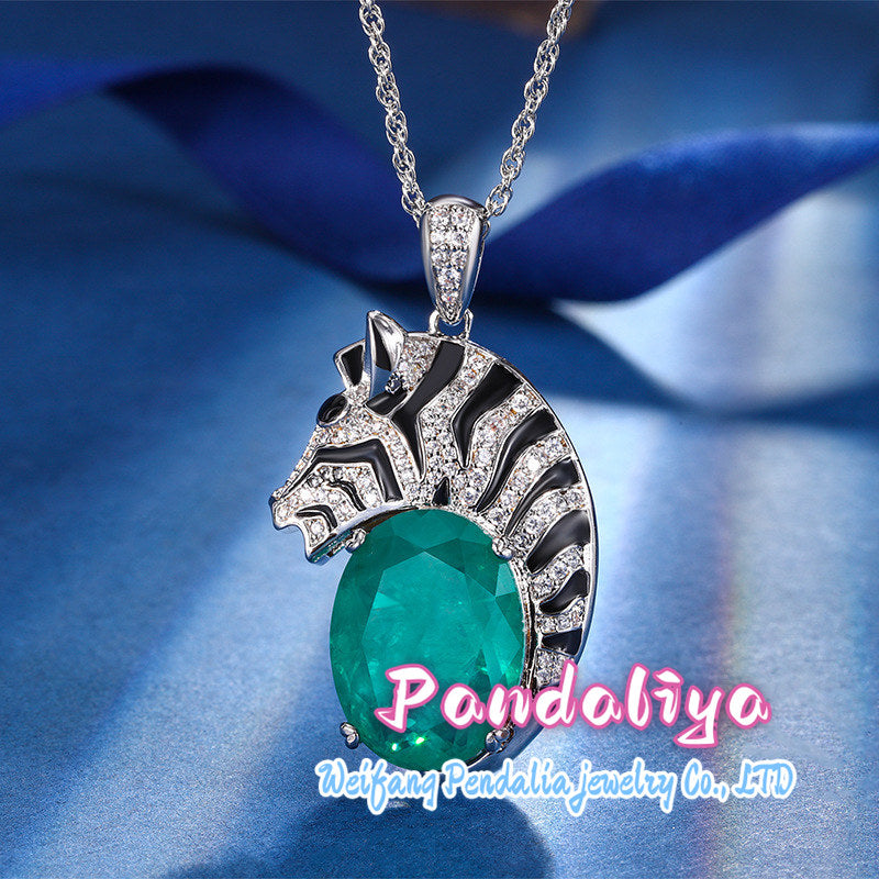 Zebra Necklace: Inlaid with colorful high-carbon diamonds, featuring a unique zebra design, distinctive and personalized, making you the focal point in the crowd.