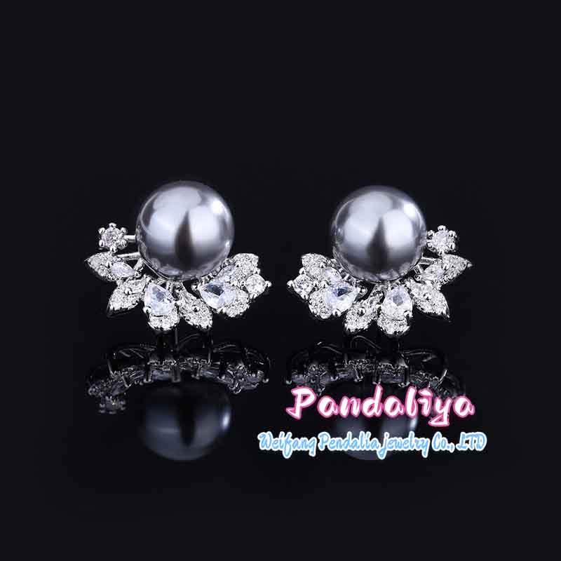 Shining Debut! New Pearl Stud Earrings with Diamonds, Elevating Your Elegance!