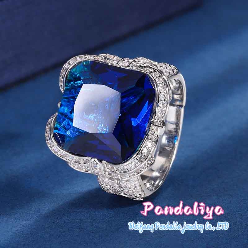 Sapphire set: The perfect combination of princess cut and butterfly bow, showcasing elegant and magnificent style, leading the fashion trend.