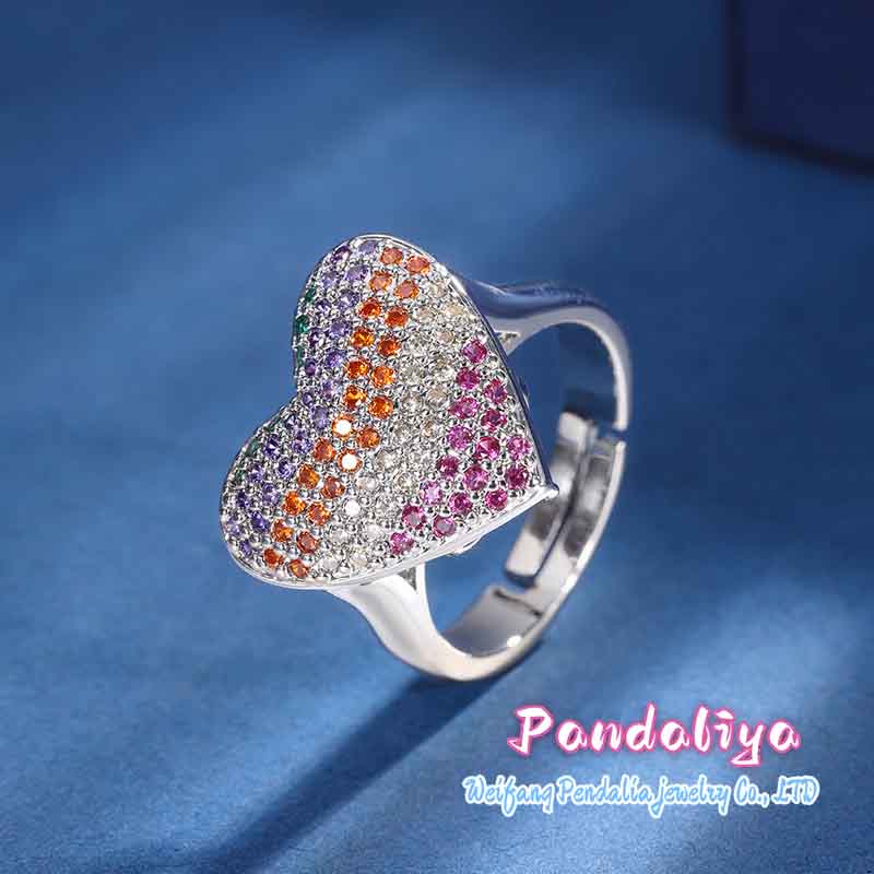 Colorful diamond heart-shaped set: Luxurious heart-shaped design, exquisite colorful diamond inlay, showcasing noble temperament, the choice of exquisite craftsmanship.