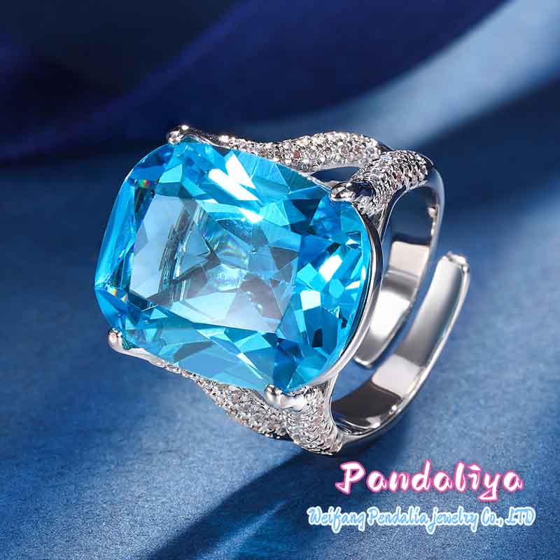 Simulated gemstone fat square cut luxurious inlaid ring, making you shine all over the place