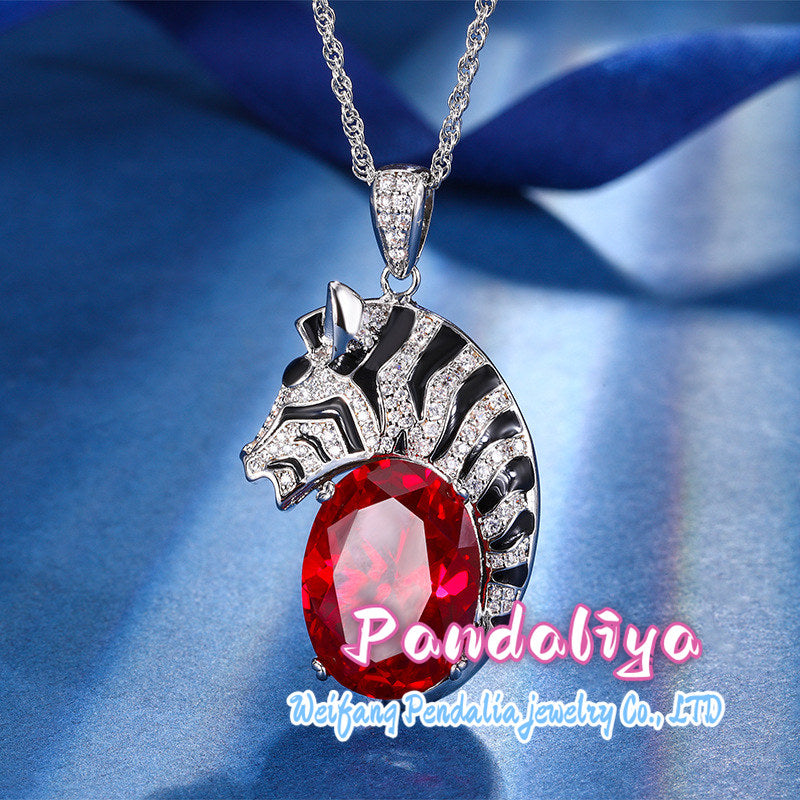 Zebra Necklace: Inlaid with colorful high-carbon diamonds, featuring a unique zebra design, distinctive and personalized, making you the focal point in the crowd.