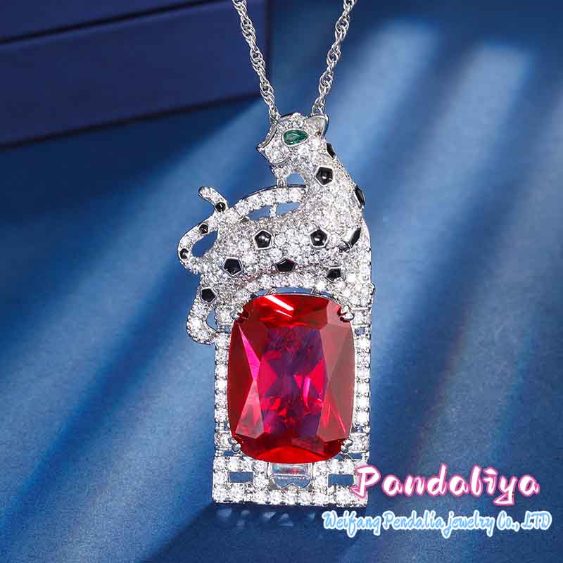 Vintage red ruby set with leopard design, showcasing unique taste! Suitable for various occasions, displaying charming elegance! Get yours now and become the center of attention!