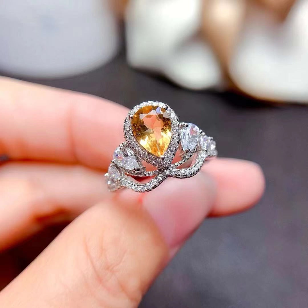 Yellow crystal ring, water drop shape, elegant bloom!