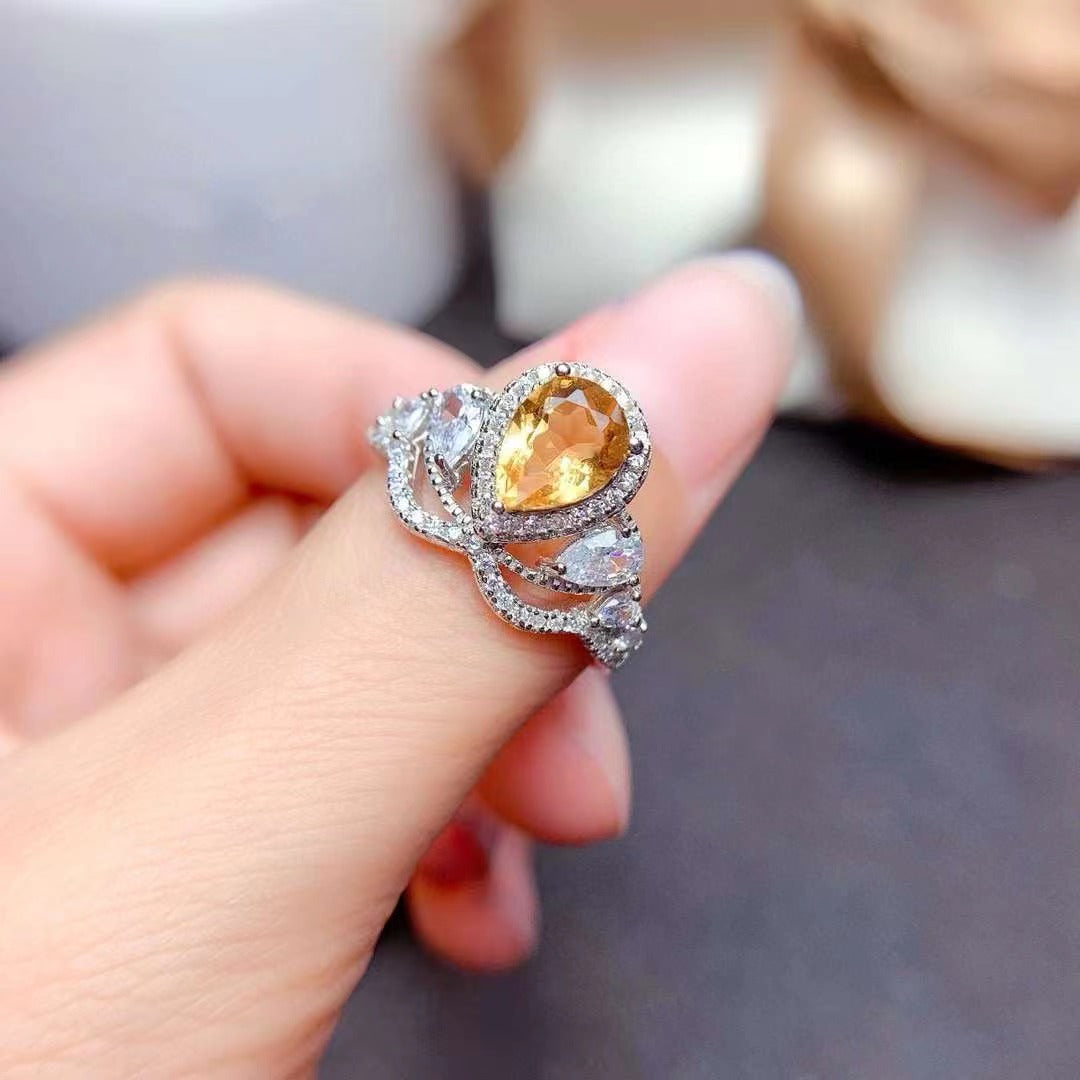 Yellow crystal ring, water drop shape, elegant bloom!