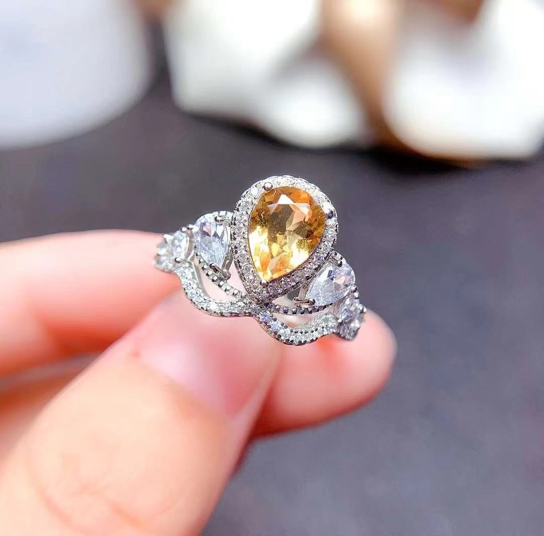 Yellow crystal ring, water drop shape, elegant bloom!