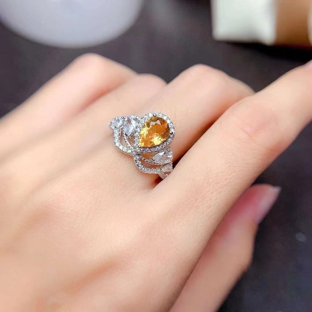 Yellow crystal ring, water drop shape, elegant bloom!