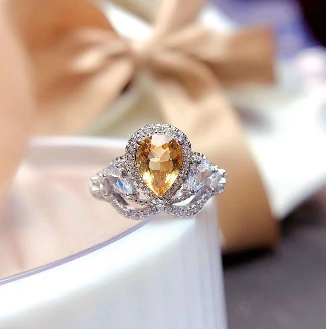 Yellow crystal ring, water drop shape, elegant bloom!