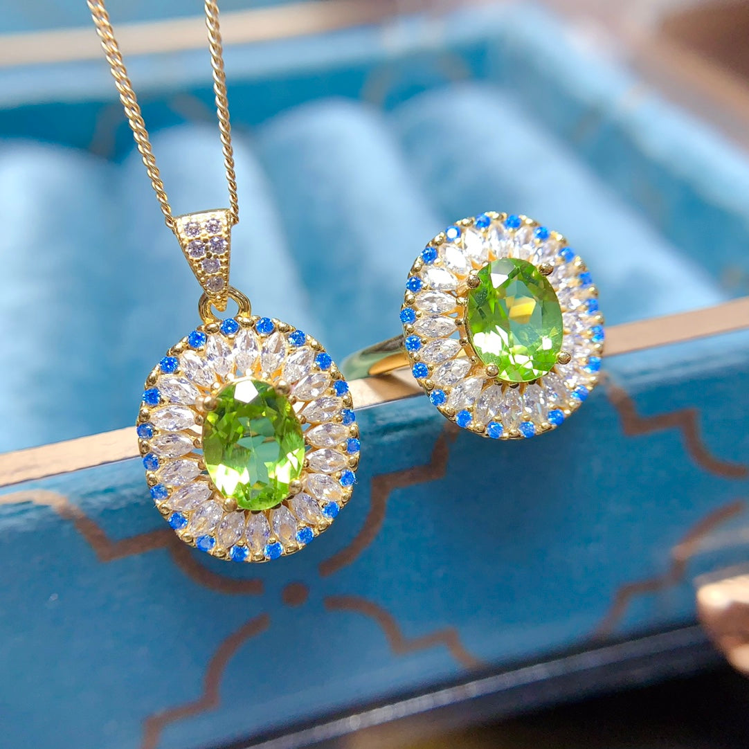 A set made of natural gemstones: garnet, peridot, and topaz, available in three colors. Customize your lucky color now