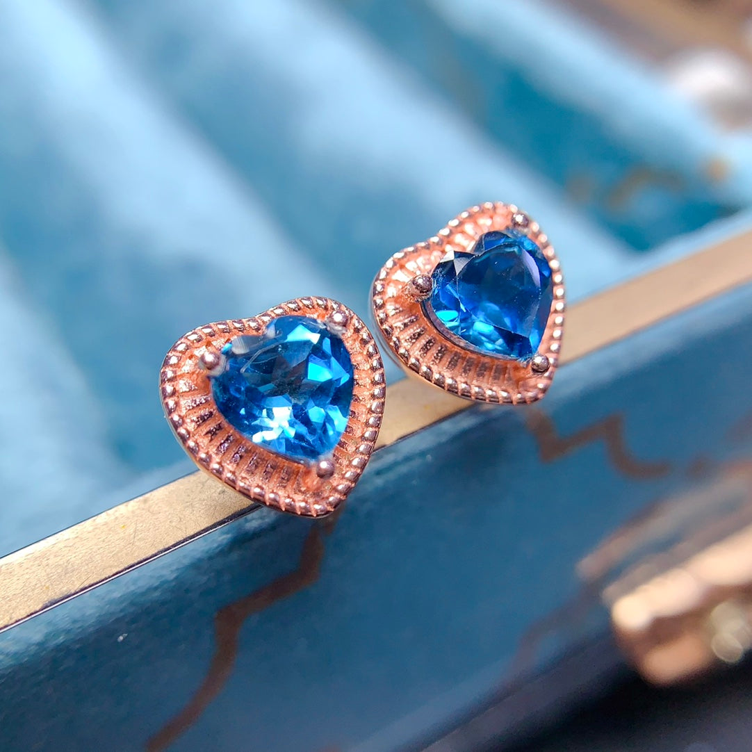 Heart-shaped earrings made of natural gemstones with unique craftsmanship, available in two gemstone options: topaz and garnet.