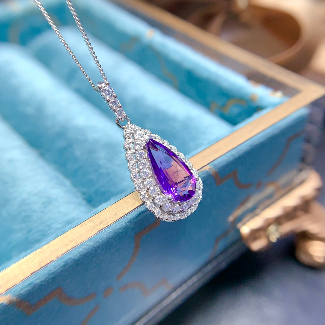 Natural crystal anf Sapphire necklace, teardrop-shaped, handcrafted with each stone being a large natural zircon. A luxurious piece to adorn your neck.