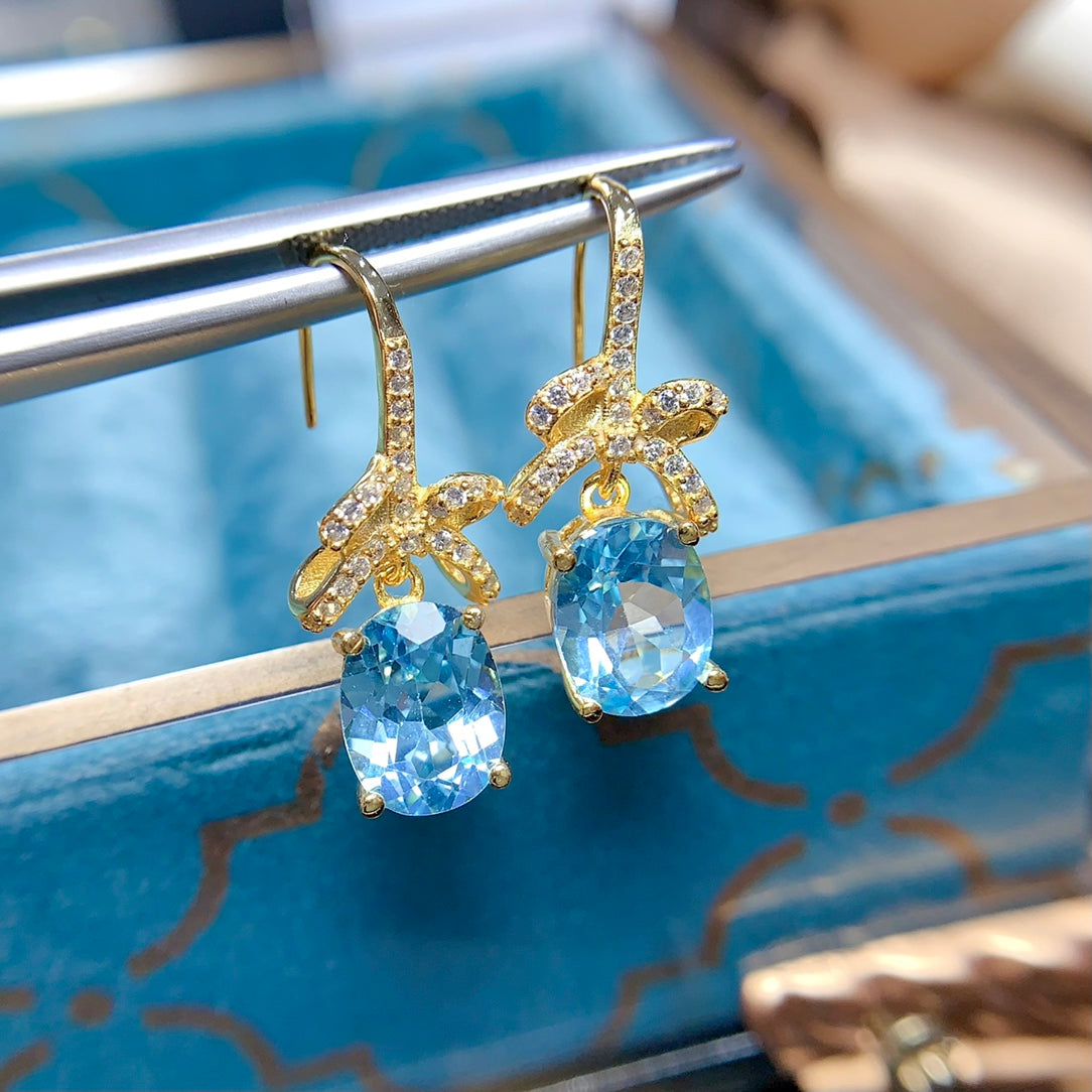 Earrings made from natural gemstones in a bow-tie design for a touch of cuteness. Available in topaz and garnet, or customize according to your preferred color. Contact me soon!