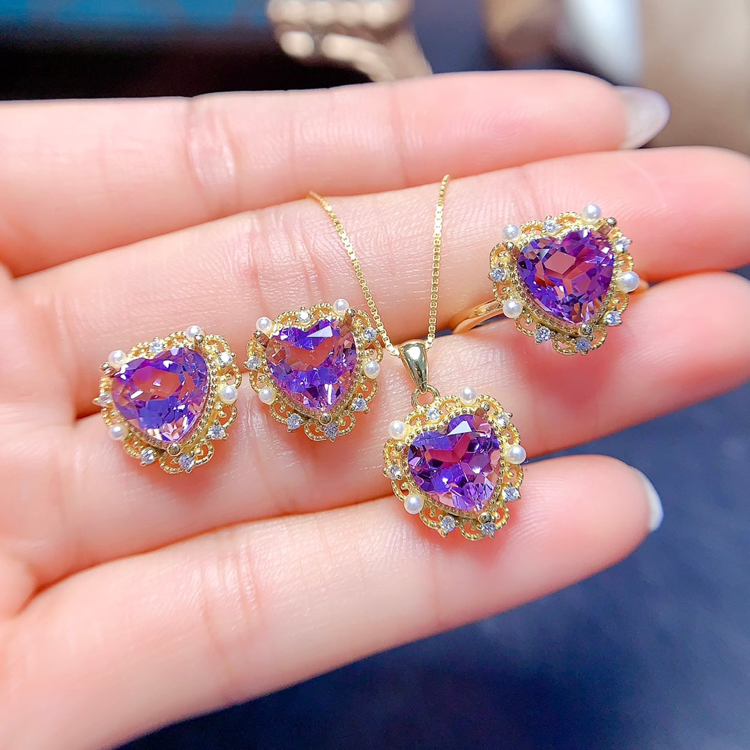 Natural amethyst jewelry set with added pearl elements for an elegant touch. Each gemstone is carefully selected—find the jewelry piece that suits your style!