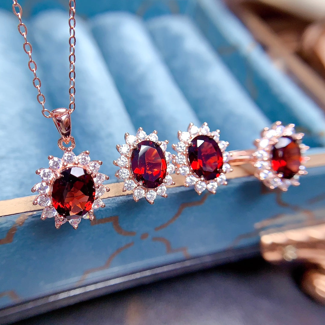 A set made of natural garnet, with a classic design and vibrant red hues in each gemstone, brings energy and elegance to your look.