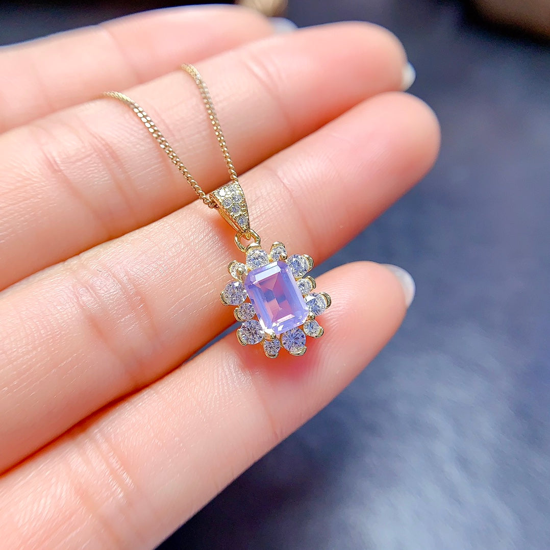 A set made of natural crystal, with a dreamy color. It has a very dreamy name—Lavender, giving a fresh and refreshing feeling.