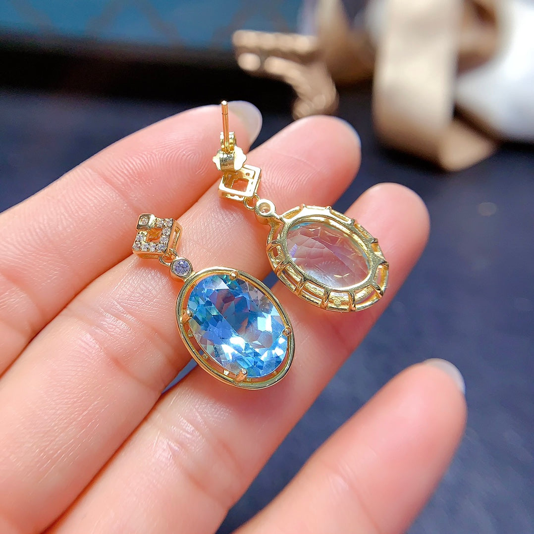 Earrings made of natural gemstones, with each stone carefully selected. Three colors are available, so you can choose the one you like the most.