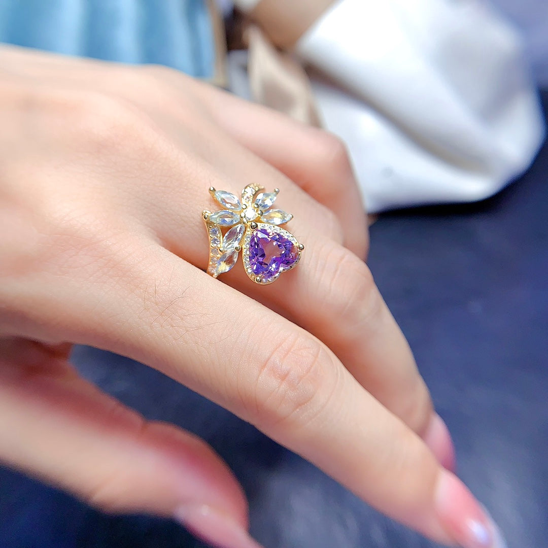 A ring made of natural gemstones with a heart-shaped cut and unique design. Is it the style you like?